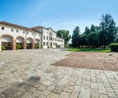 Vista del plateatico della Villa