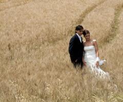 Non può mancare la foto nel campo di grano!