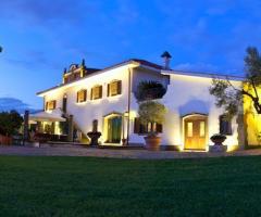 Villa con piscina per ricevimenti di nozze a Roma