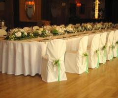 Allestimento del tavolo delle nozze
