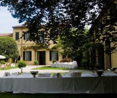 Ricevimento di matrimonio in giardino