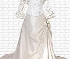 Abito pensato e realizzato, con grande cura ed attenzione, per chi si sposa durante i mesi invernali