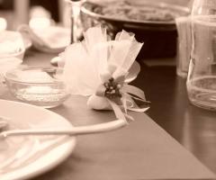 Tavoli allestiti per il matrimonio