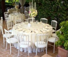 Sedie per matrimonio bianche su richiesta degli sposi