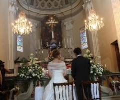 Fotografia degli sposi in chiesa