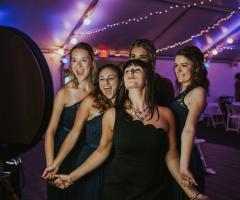 Selfie Boost - Noleggio Photobooth - Photo booth personalizzato per il tuo matrimonio