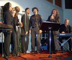Andrea con il suo gruppo gospel