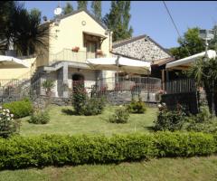 Esterno dell'agriturismo per ricevimento di matrimonio Ai Vecchi Crateri