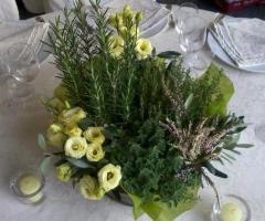 Centrotavola per il matrimonio con piante aromatiche - Fioristi in Albaro