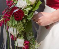 Bouquet rose rosse e bianche
