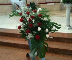 Composizione rose bianche e rosse