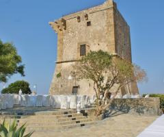 Una location storica grazie all'antica Torre di Scopello