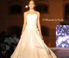 Abito in taffetà color cipria con bustino foderato di pizzo ricamato e doppia gonna - Atelier Laura La Spina