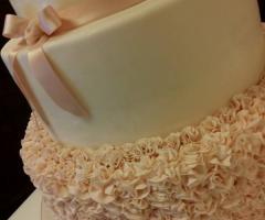 Dettaglio della decorazione della torta nuziale