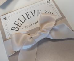 Partecipazione elegante tonalità neutre con nastro - Eliotecnica Balbi Wedding