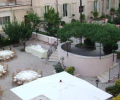 Ricevimento di matrimonio in giardino