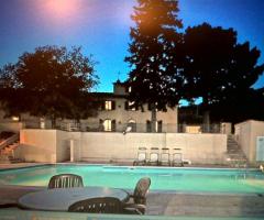 Società semplice agricola "a casa di Bibi" - Vista notturna della piscina