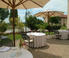 Tavoli per gli invitati al matrimonio