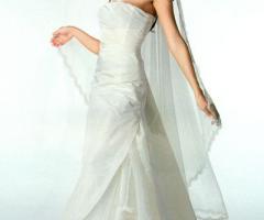Splendido abito da sposa: semplice, delicato e raffinato