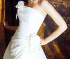 Abito da sposa con motivi floreali