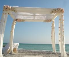 Houppa per il martimonio sulla spiaggia