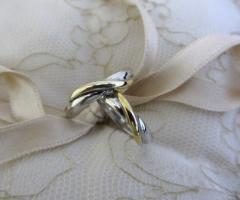 Fedi nuziali con fasce intrecciate