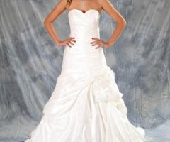 Abito da sposa con scollo a cuore