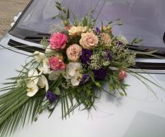 Fiori per la macchina degli sposi