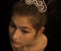 Fabbrica Prezioso - Tiara in pizzo e Swarovski