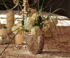 Allestimento floreale con pigne