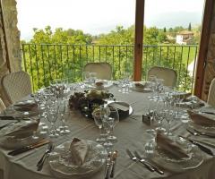 Tavolo allestito per matrimonio