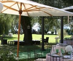 Allestimento del matrimonio in giardino