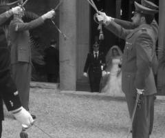 Celebrazione di un matrimonio in alta uniforme