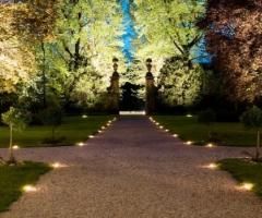 Entrata dal giardino della location di matrimonio