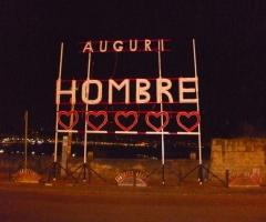 Scritta luminosa durante una festa di compleanno