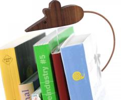 Un segnalibro in legno di Legnomagia: idea regalo perfetta e divertente