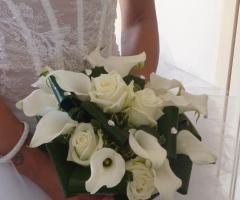 Bouquet di rose e calle