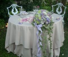 Addobbo floreale per il tavolo degli sposi