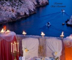 Grotta del Conte - Il tavolo degli sposi con vita mare