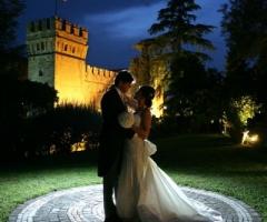 Scatto fotografico degli sposi durante il matrimonio