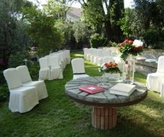 Celebrazione del matrimonio in giardino
