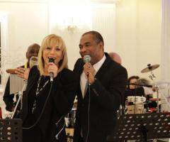 Orlando Johnson & i Barrio suonano ad un matrimonio