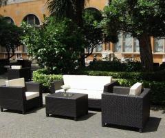 Salottino in giardino per l'aperitivo