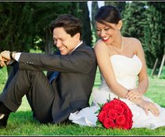 Foto degli sposi che ridono