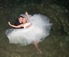 Sposi immersi in acqua