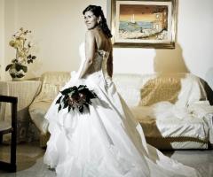 Un ultimo sguardo al vestito prima della cerimonia.
Castiglionefoto