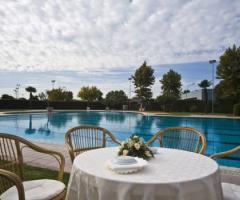 Nozze a bordo piscina