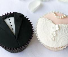 Cupcake a forma di sposo e sposa
