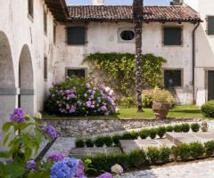 giardino, un angolo di ... -  Villa Manin Guerresco, Clauiano (Ud)