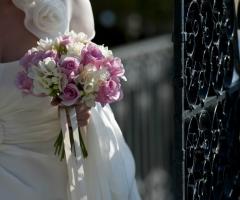 Bouquet della sposa di rose rosa